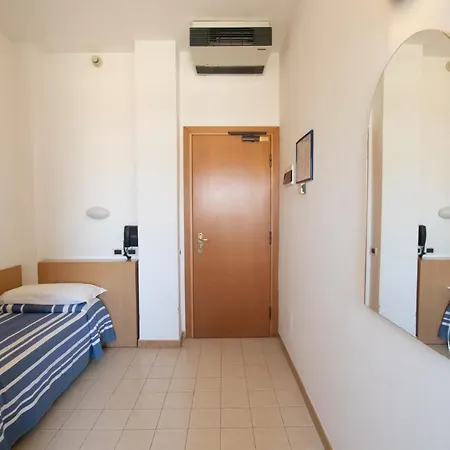 ピッコロ ホテル